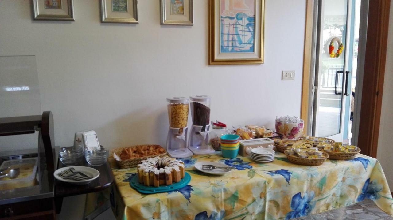 Albergo Elena Garni Caorle Buitenkant foto